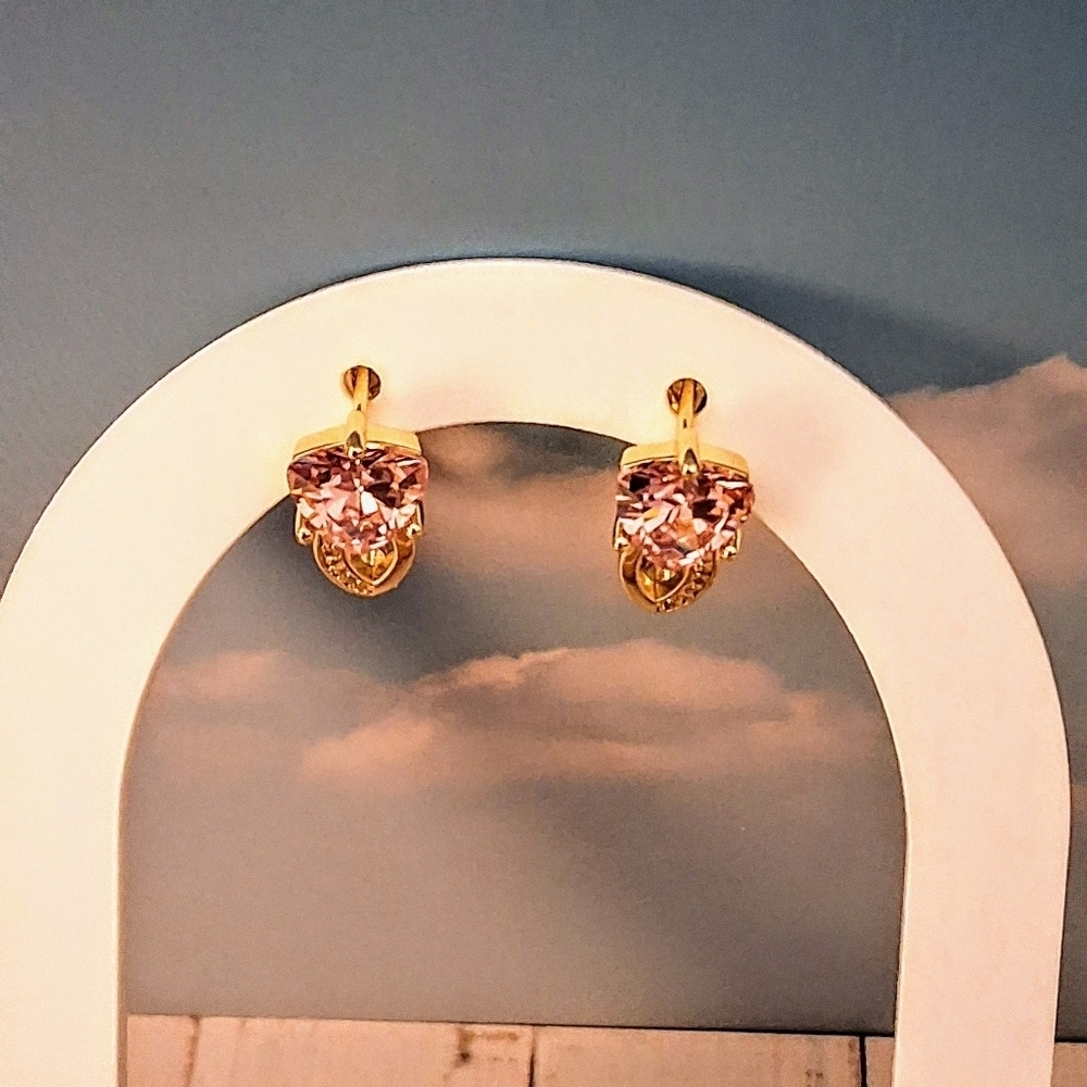 💥 Pretty Bird Sweetheart Huggie Earrings – Gold-Plated with Pink Crystal Charm - Picture 4 of 8